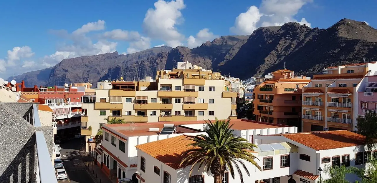 Santiago Terrace: Beachside Apartment with Wi-Fi Puerto de Santiago