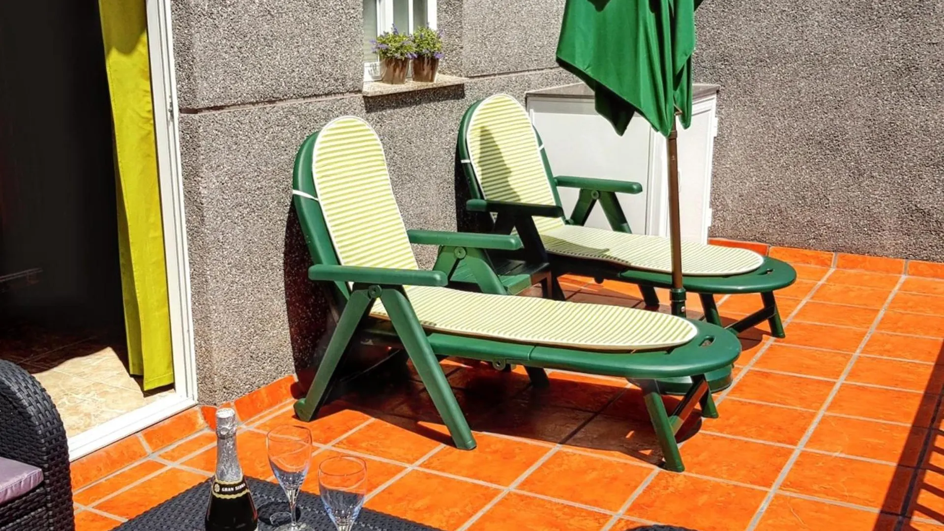 Santiago Terrace: Beachside Apartment with Wi-Fi Puerto de Santiago